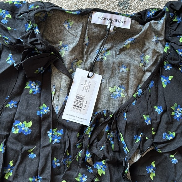 NWT WeWoreWhat Floral Ruffle Long Sleeve Blouse in Watercolor Ditsy Black Multi - Picture 3 of 4